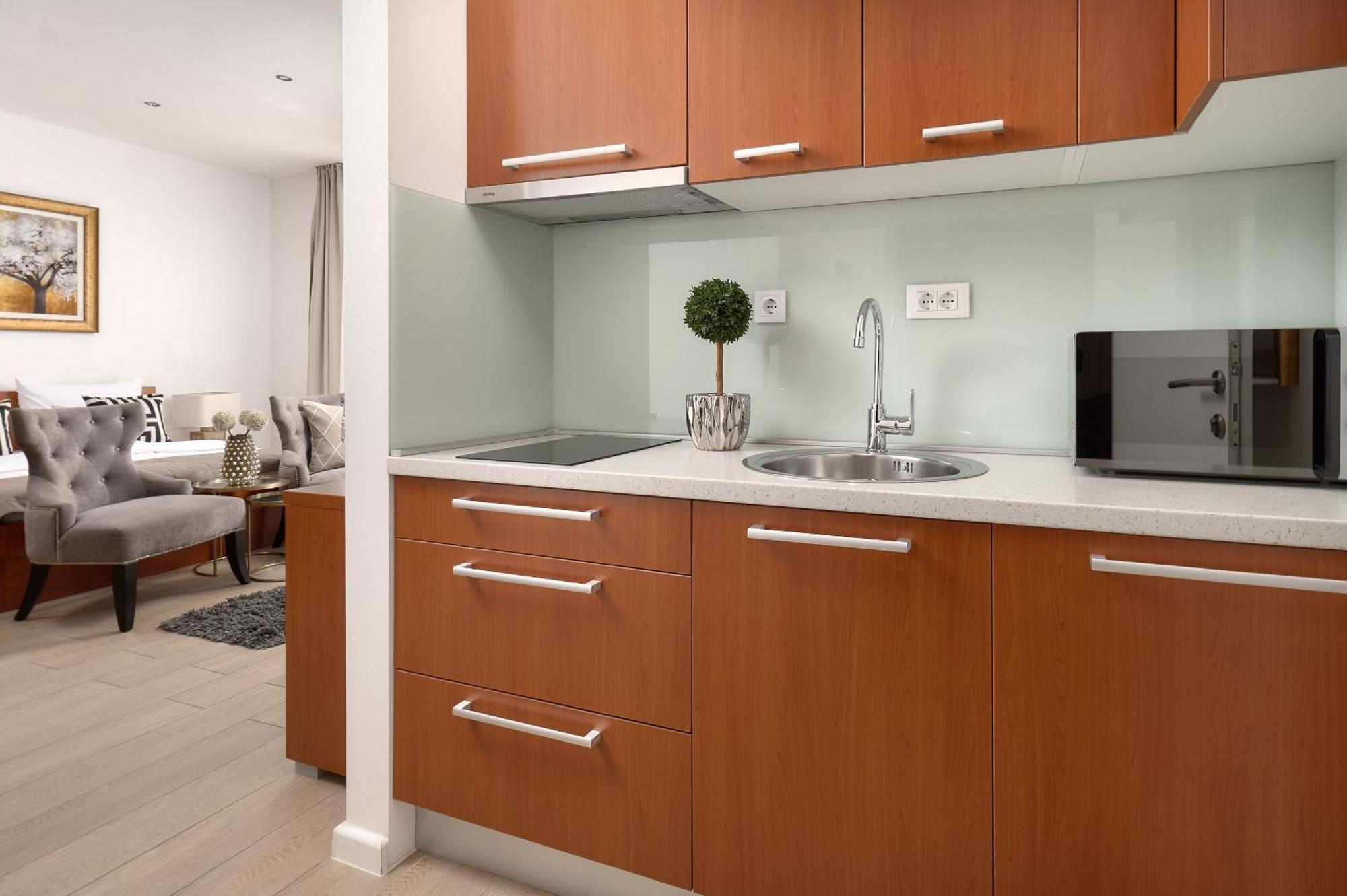 81 Apartment Split
