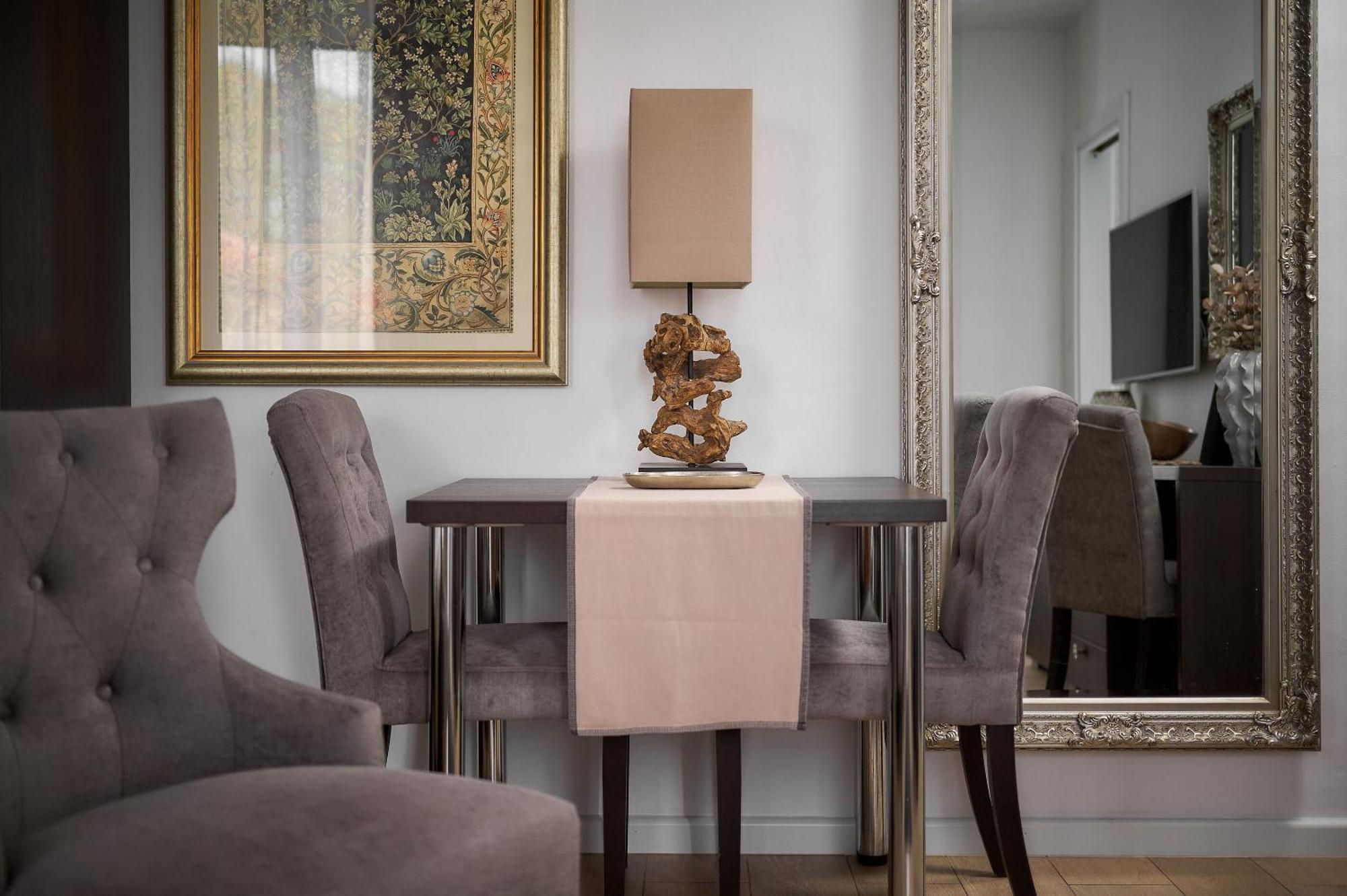 Apartment 81