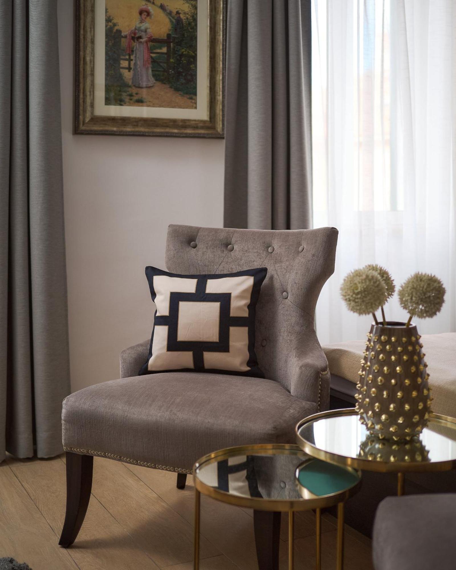 Apartment 81
